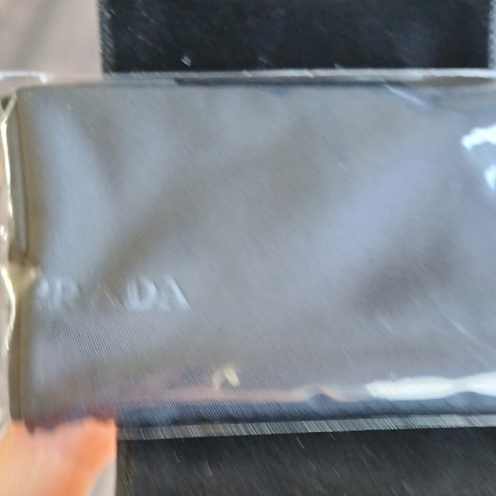 Prada Black Saffiano Eyewear Case With New Scratch-free Lens Cleaner Towelette - Picture 6 of 12